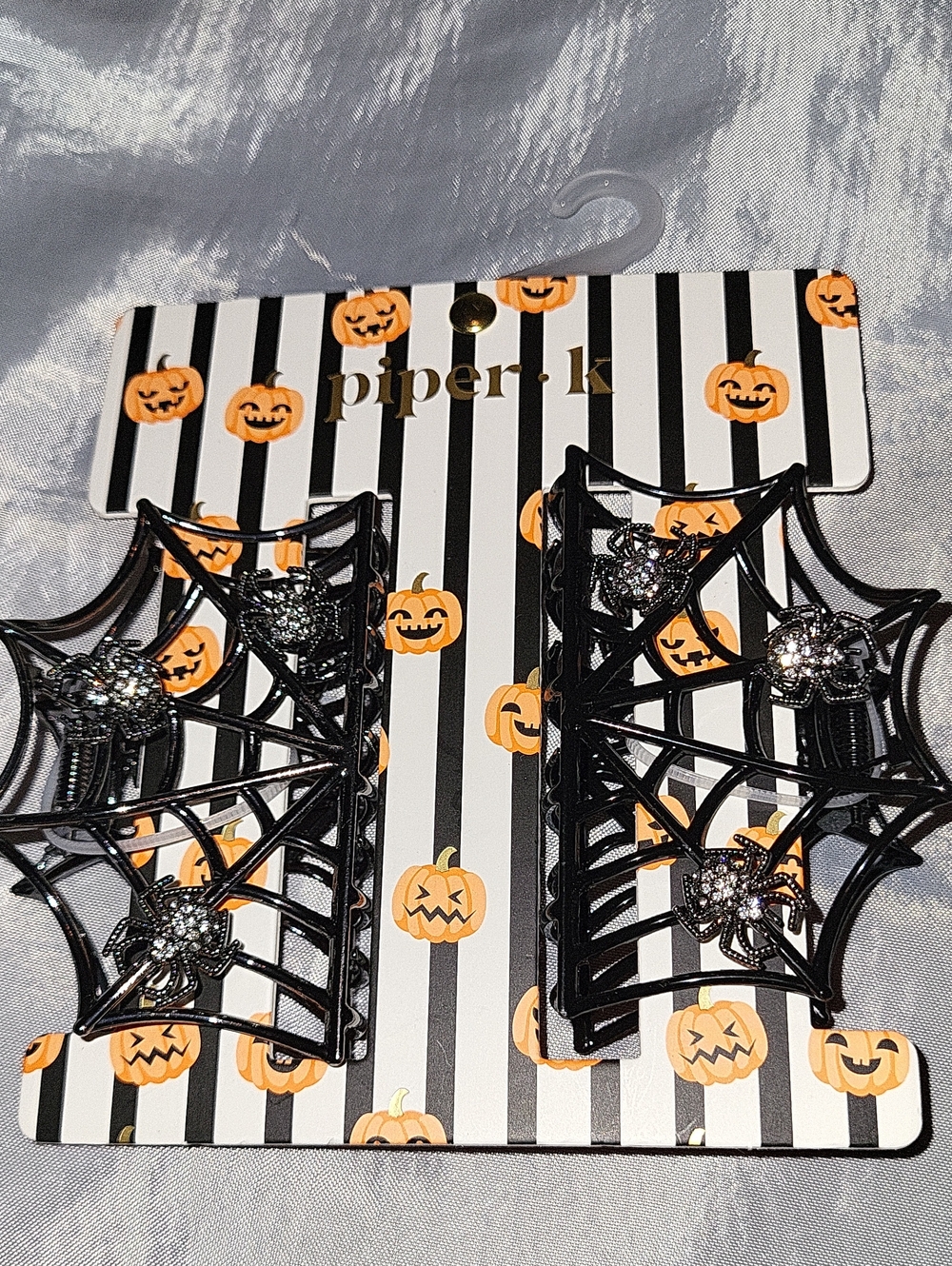 Spider web hair clip 1 silver 1 black